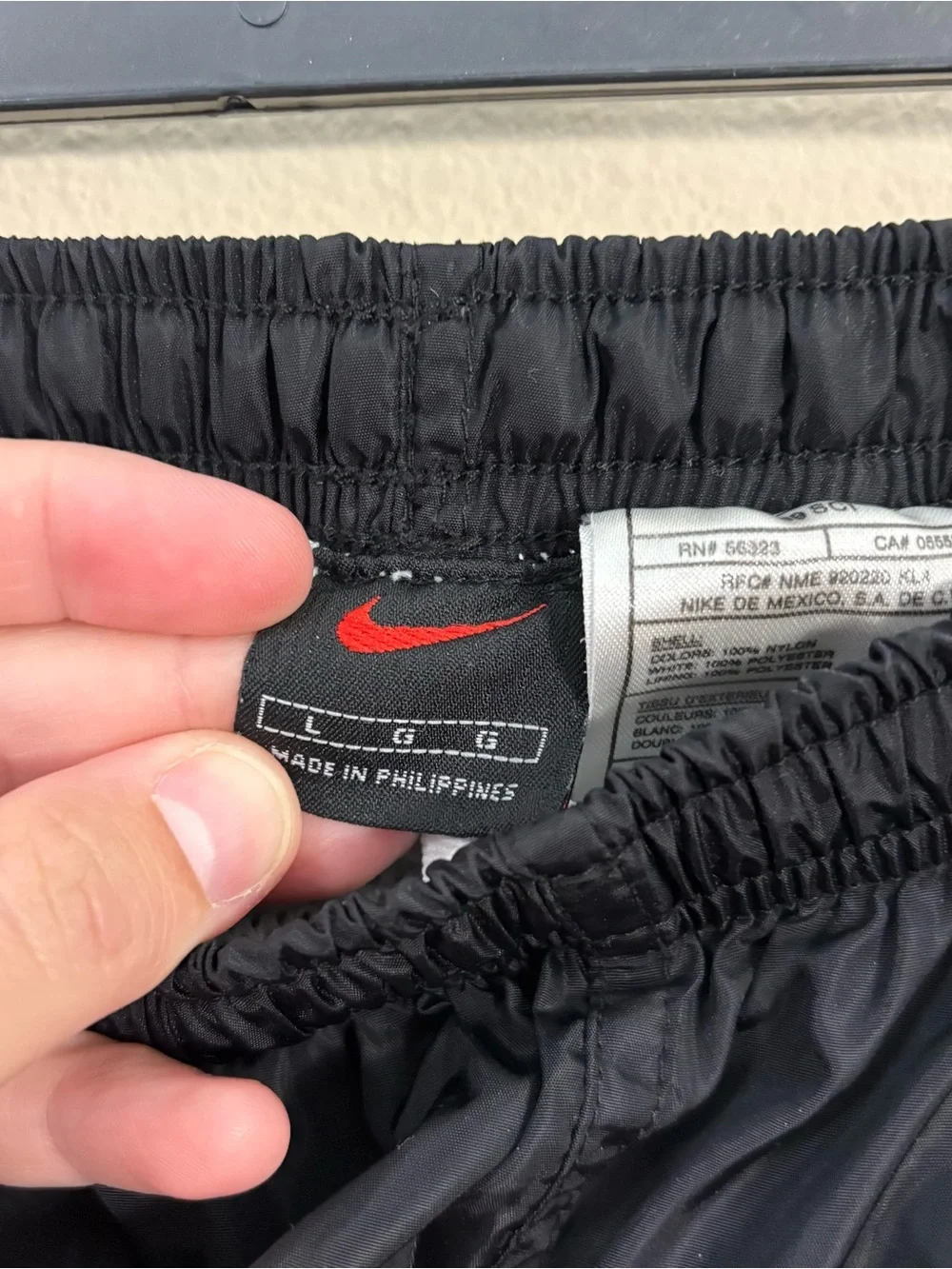 Vintage 90s Nike Men's L Black Lined Windbreaker Track Pants Y2K drill gorpcore